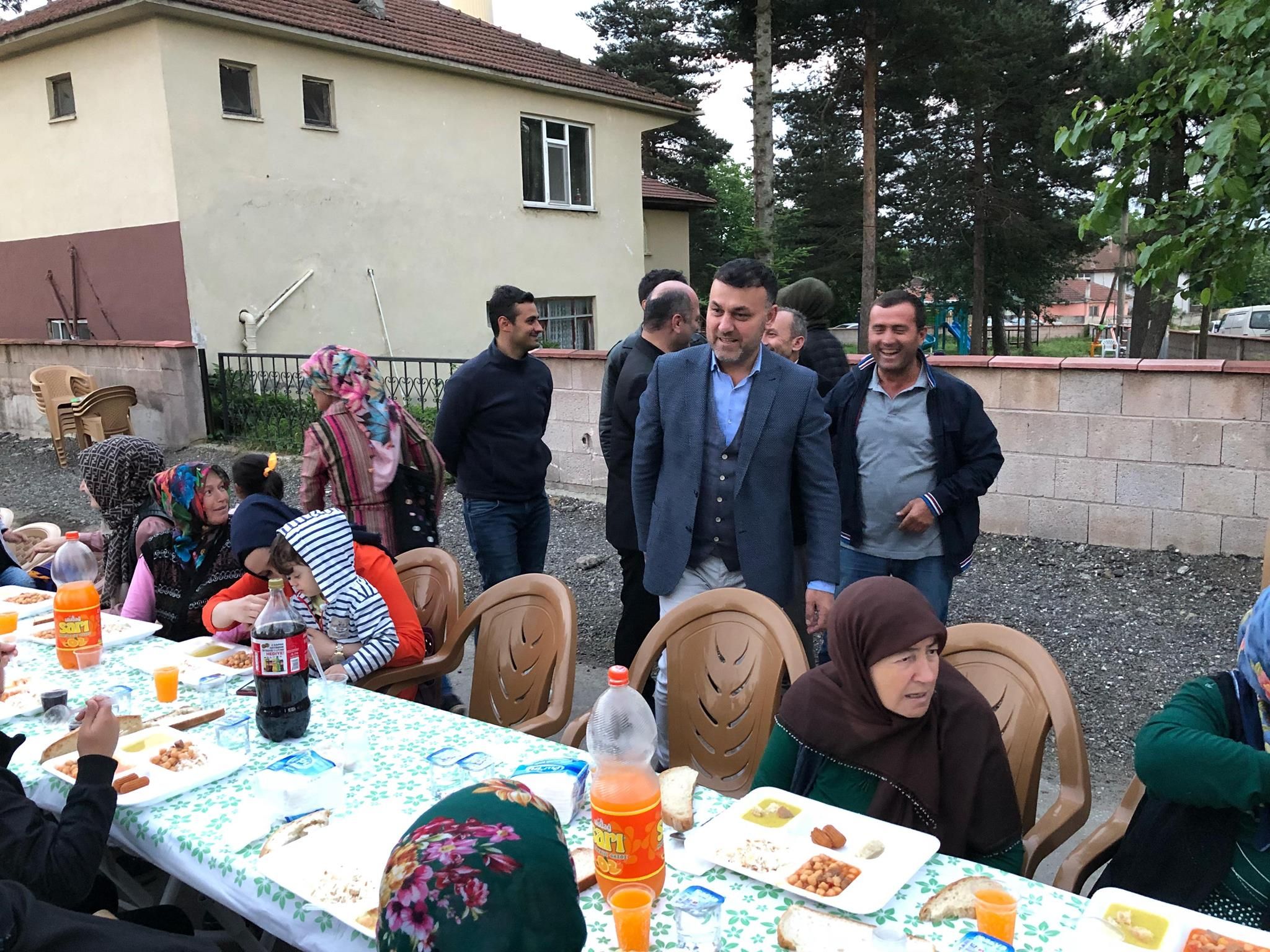 Ramazanın Bereketi Mahalle İftar Sofralarında Paylaşılıyor (Yeşiltepe Mahallesi)