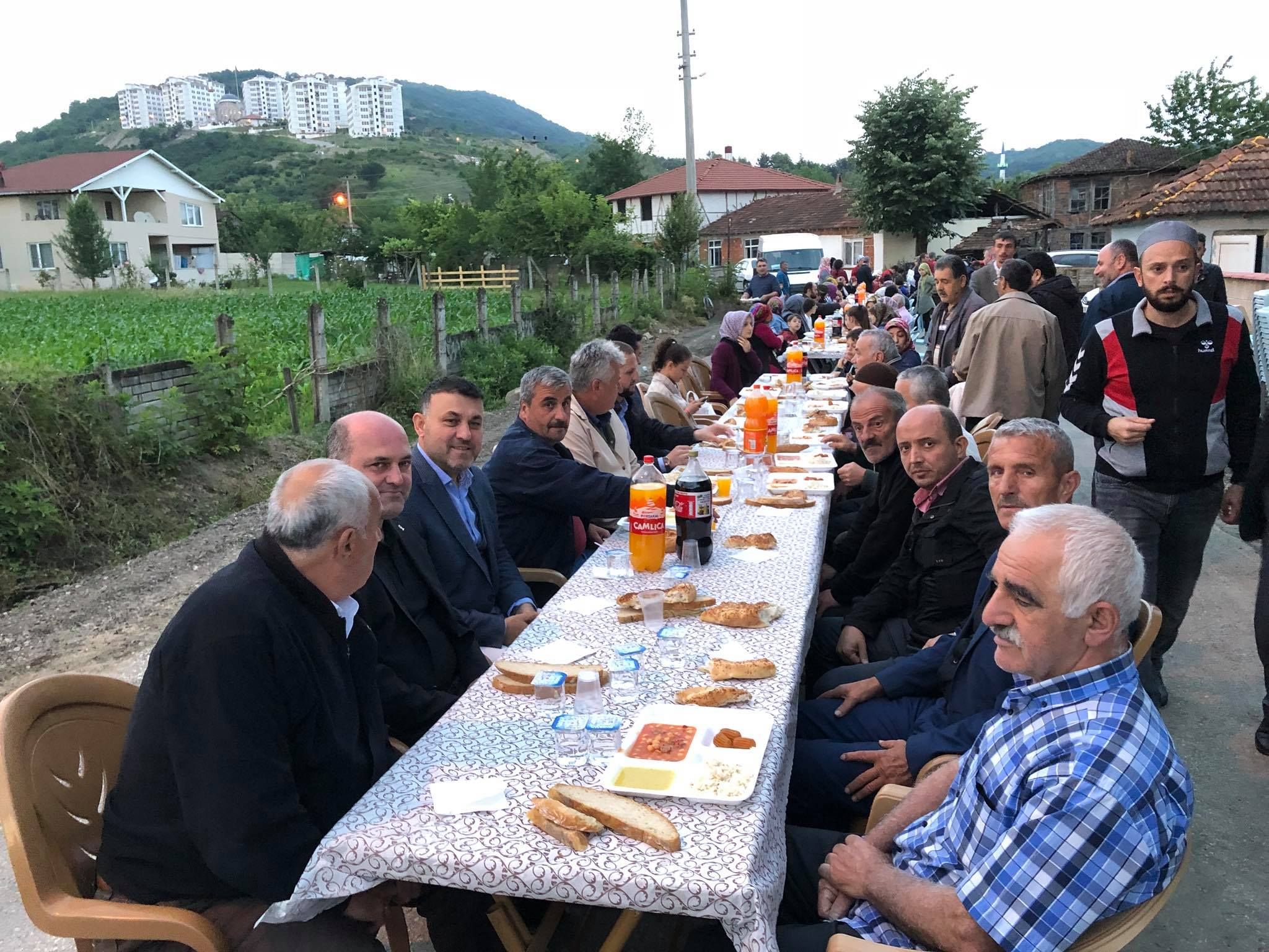 Ramazanın Bereketi Mahalle İftar Sofralarında Paylaşılıyor (Yeşiltepe Mahallesi)