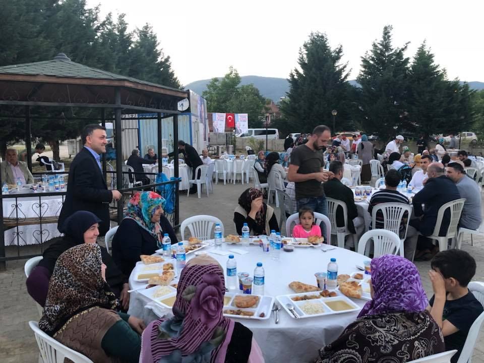 Ramazanın Bereketi Mahalle İftar Sofralarında Paylaşılıyor (Ulucami Mahallesi)