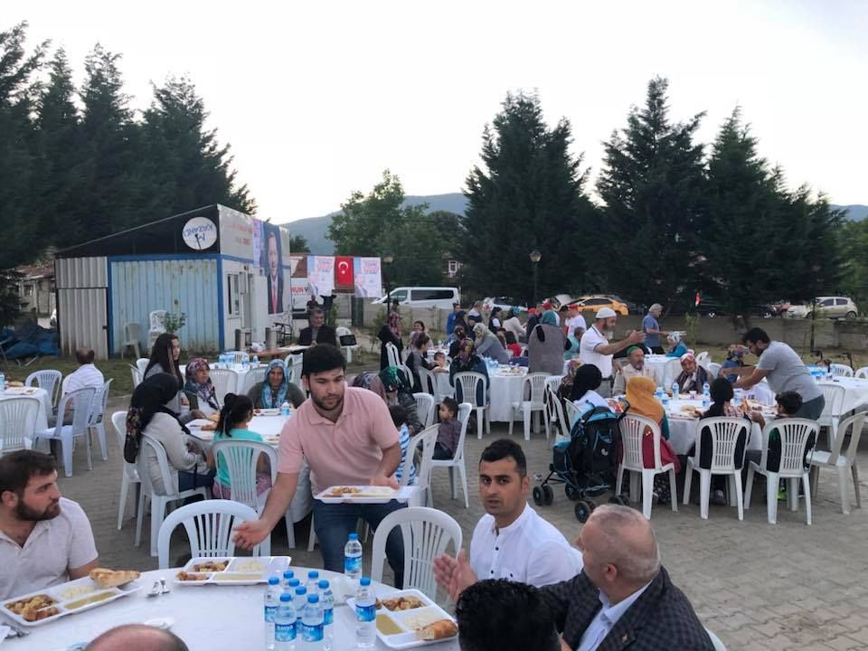 Ramazanın Bereketi Mahalle İftar Sofralarında Paylaşılıyor (Ulucami Mahallesi)