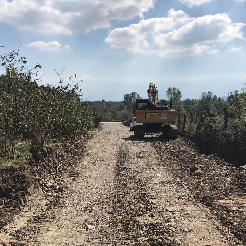 Yeni Yol Açma Çalışmaları Devam Ediyor