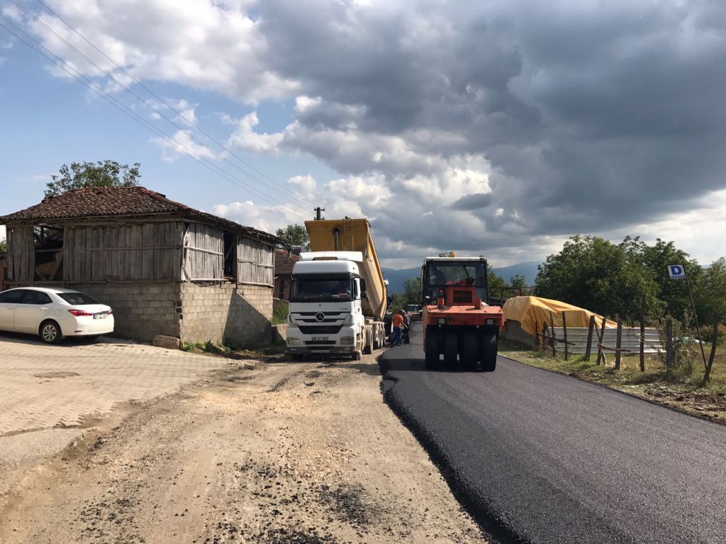 İlçemizde asfalt çalışmaları hızla devam ediyor