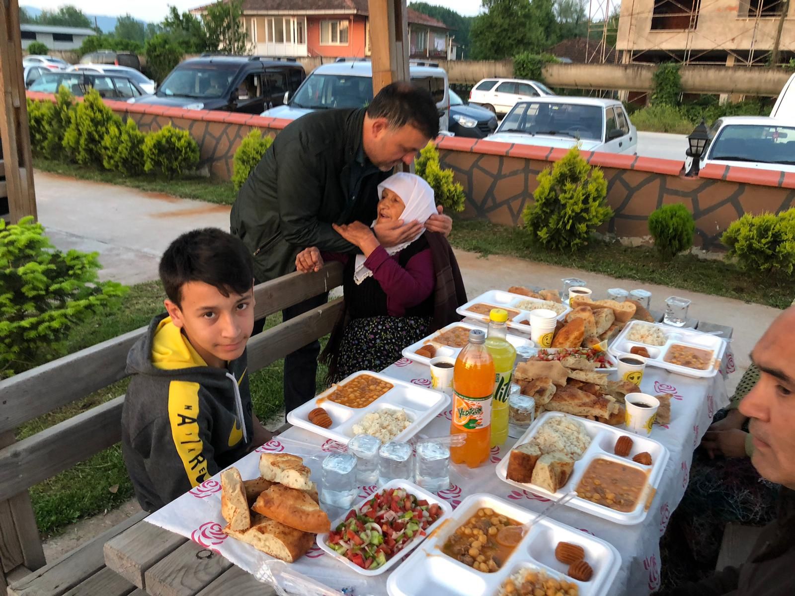 Başkan Yavuz, Topçular Mahallesinde Düzenlenen İftar Programına Katıldı