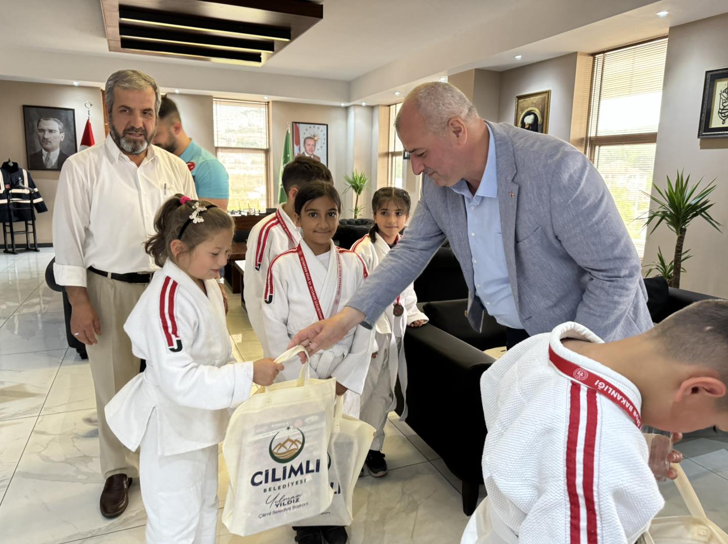 Düzce'de düzenlenen judo şampiyonasında dereceye giren öğrencilerimizi ağırladık.